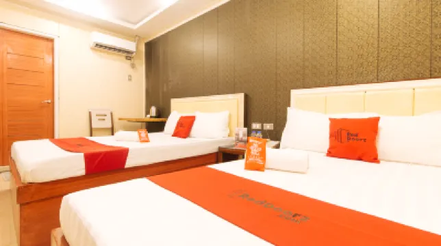 RedDoorz Plus @ Winter Benitez Hotels near Art In Island