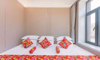 Holiday Inn Companion Mountain