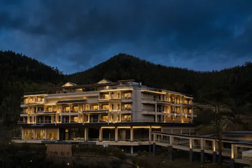 Semi-Mountain Cloud Residence Hotels in Xinyi