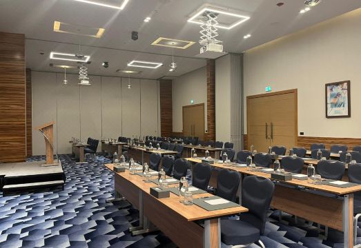 1. 그랜드 코스모폴..