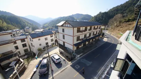 Sanqingshan Shanqi Bieyuan Bed and Breakfast Отели рядом с достопримечательностью «Waishuangxi Ropeway»