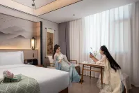 Moshang Qingju | Sky Garden · Song-Style Aesthetic Design Hotel (Kaifeng Qi Store) - parking