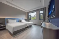 Changlong Station Light Residence Hotel, Changlong Tourist Resort, Zhuhai Отели рядом с достопримечательностью «Su Zhaozheng Statue»