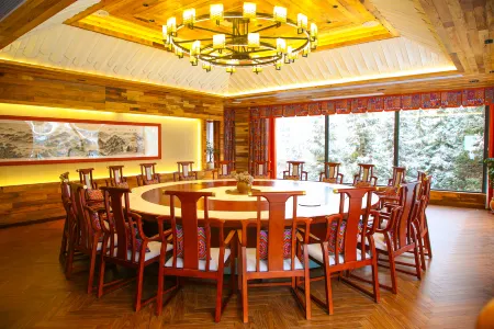 Huaxi Bieyuan Отели рядом с достопримечательностью «Huangshui National Forest Park»