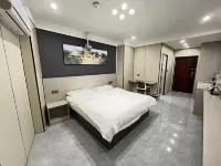 Huayi Hotel (Xinxiang East High-speed Railway Station) - 2-Star