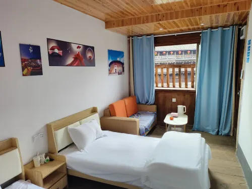 Shanglou Chinese Inn (Tulou King Scenic Area Chengqi Building)