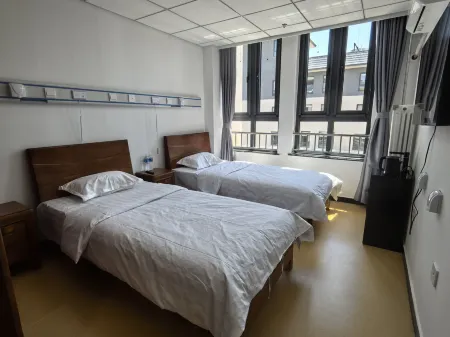 Laiyuan Elderly Care Home Отели в г. Лайюань