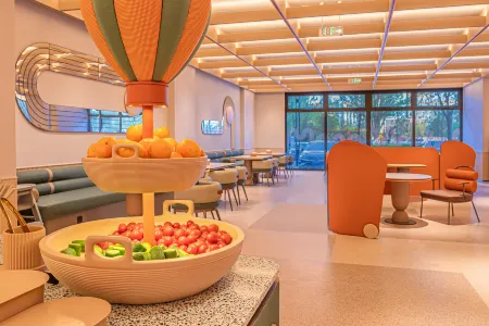 Orange Hotel (Swan Lake Town Branch)