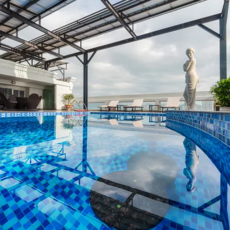 Nha Trang Prince Hotel Отели рядом с достопримечательностью «Кафедральный собор Нятранга»