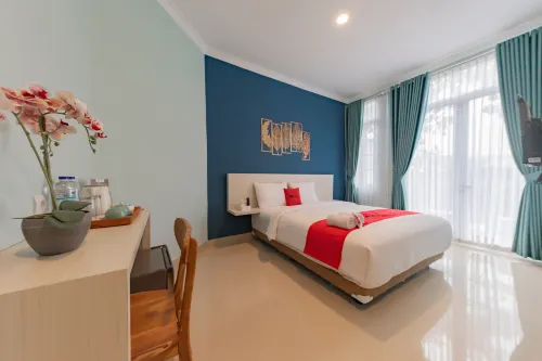 RedDoorz Plus near Surapati Core Hotel di Cibeunying Kidul