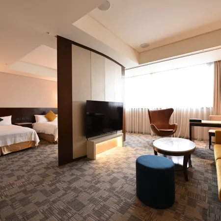 Via Hotel Breeze Отели рядом с достопримечательностью «Guangfu Gong Temple»
