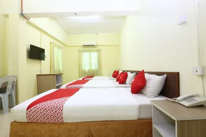 Super OYO 89651 Harmoni Hotel