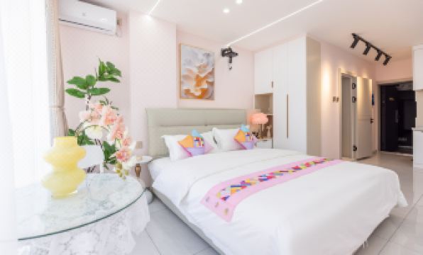 Yanji Fanxing Homestay (Yanbian University Internet Celebrity Wall)