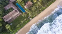 The Frangipani Tree by Edwards Collection - Thalpe - de playa