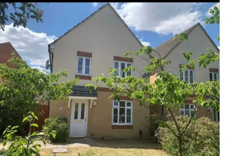 Oxford 4 beds detached house with driveway parking - Bungalows
