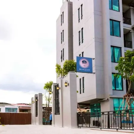 RQ Bangkok Sukhumvit 107 by Collection O