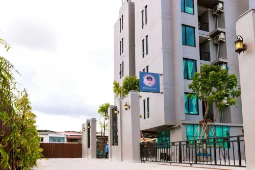 RQ Bangkok Sukhumvit 107 by Collection O - Bãi đậu xe