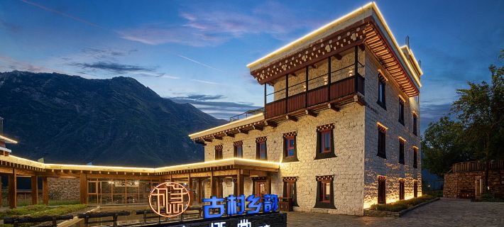 Tianlu Gucun Township Yun Homestay Hotel di Danba
