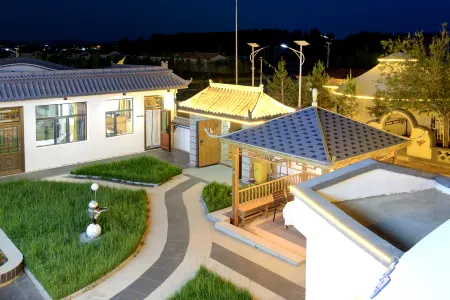 Yilanxuan Volcano Grassland Homestay (Ulan Hada Branch) Отели рядом с достопримечательностью «Wulanhada Volcanic Grassland»