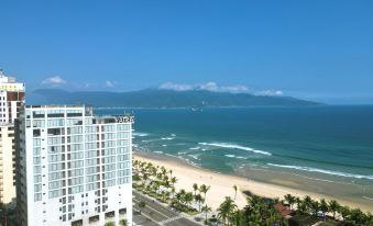 Yarra Ocean Suites Danang