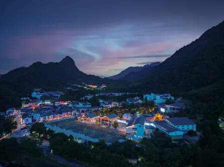 Sanqing Mountain · Cloud Stream Boutique Villa (by Jinsha Cableway Station) Отели в г. Юйшань