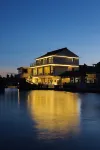 Find a Lighthouse Lake View B&B Отели в г. Живописный район озера Дунцянь