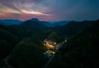 Yunyear Homestay Отели рядом с достопримечательностью «Озеро Фунглу»
