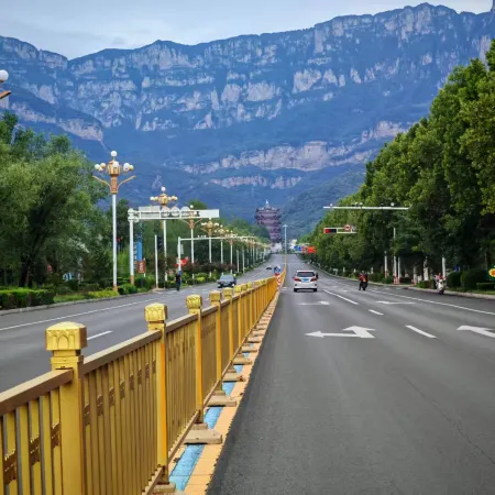 Linzhou Xiangyuan Yunlu Jian Homestay