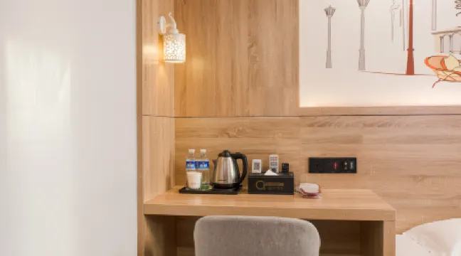 Yimi Hotel (Guangzhou Tuanyi Square Subway Station Pearl River Night Tour Pier) Отели рядом с достопримечательностью «Zhonghua National Federation of Trade Unions Site»