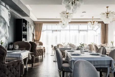 History Boutique Hotel & SPA (Хистори) Отели рядом с достопримечательностью «улица Карла Маркса»