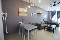 SS15 Courtyard First Subang Cozy Studio with WIFI/TV Box