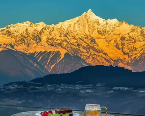 Bodhi Xunshan Meili Snow View | Bodhi Meili Vista (Benzilan Deqin Viewing Platform) Hotels in Deqen