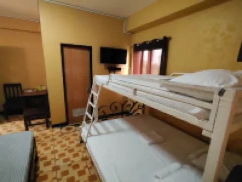 Sea Urchin Hotel near Hundred Islands Hoteles en Alaminos