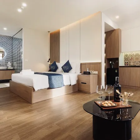 Baygi Phu Quoc Hotel – Postiano Scenic Street, Sunset Town