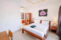 Crystal Flow Guest House & Apartment Canggu