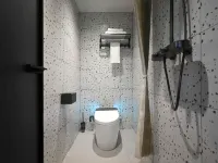 Heguang ALIENSPACE E-sports Hotel (Qingdao Taidong Pedestrian Street Metro Station Branch) Hotels near Taidong