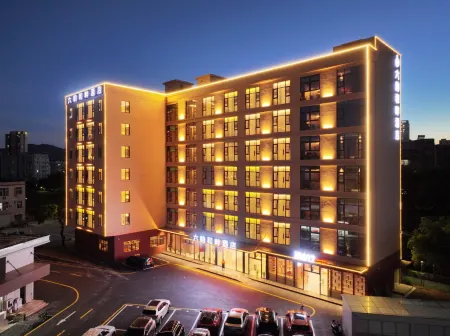 Liuyunhepan Hotel (Shenzhen Pingshan Railway Station Pinghuan Subway Station) Отели рядом с достопримечательностью «Dongjiang Column Memorial»