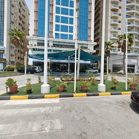 Sunday Mangrove Corniche Hotel, Ras Al Khaimah Отели рядом с достопримечательностью «Торговый центр Al Manar»