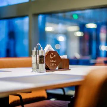 UrCove by Hyatt Hotel Chongqing Jiefangbei Area Hong Ya Dong Отели рядом с достопримечательностью «Jiefangbei Pedestrian Street»