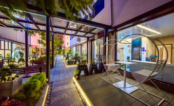 Dali Litu Hotel (Erhai High‑Speed Railway Station Wanda Plaza Branch)