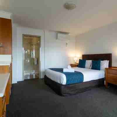 Waves Motel and Apartments Rooms