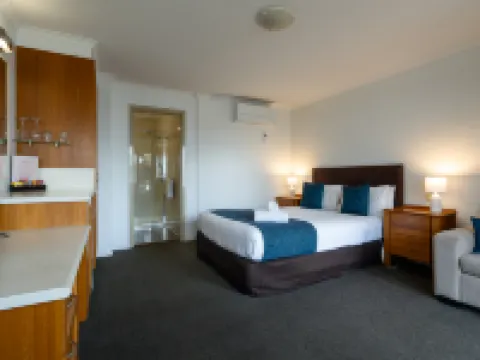 Waves Motel and Apartments Hotels near Warrnambool Foreshore Promenade