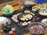 Lijiang Huazizai Premium Garden Inn 木府（ムフ）周辺のホテル