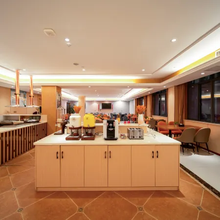 Vienna Hotel (Chizhou Railway Station, Qishan-Pingtian Lake Scenic Area, Guichi District, Chizhou)