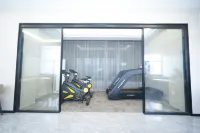 LIKE MUCH Hotel (lianjiang Wanjia City Plaza store) - parking