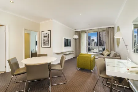 Clarion Suites Gateway