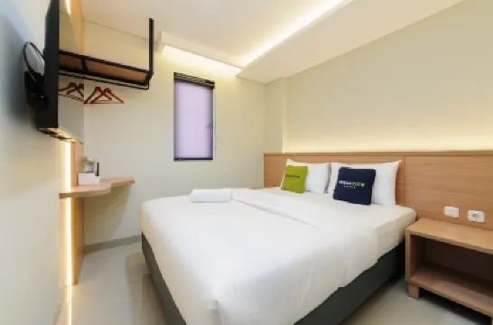 Urbanview Greenville Jakarta Hotels near Taman Anggrek