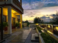 TravelingRaven Resort Hotels near Baodingwan