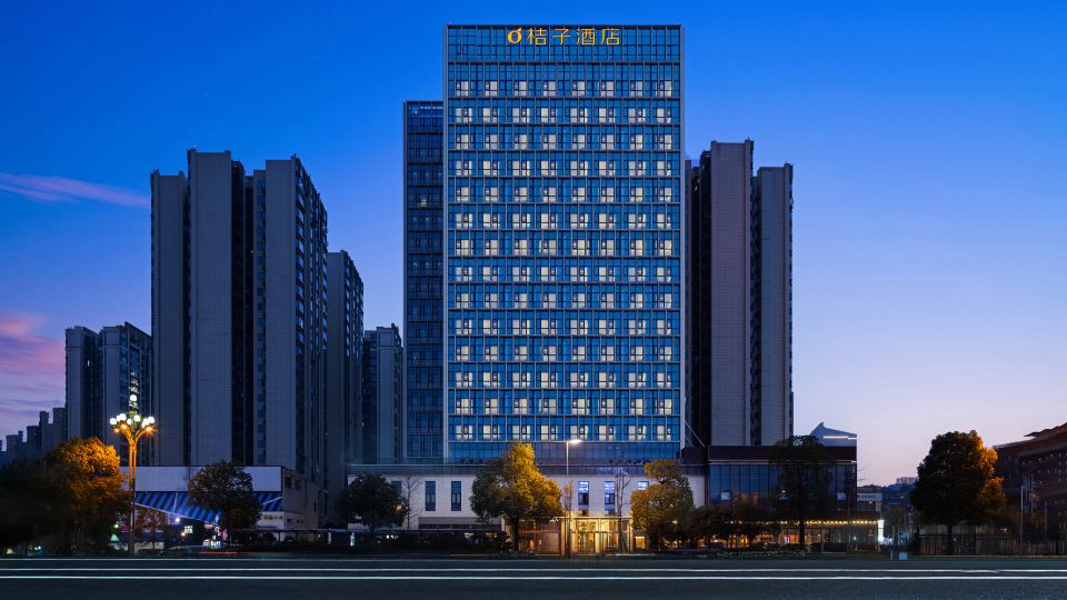 Orange Hotel (Leshan High-speed Railway Station Shihao Plaza)