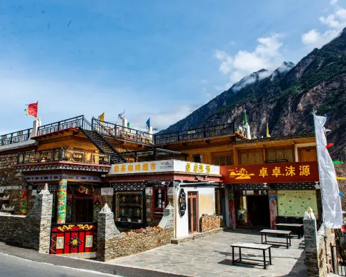 Zhuozhuo Moyuan Homestay Hotel di Danba